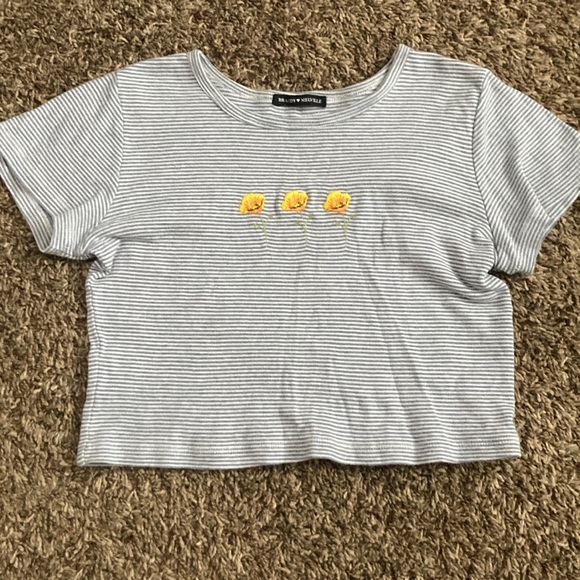 Brandy Melville Hailie tee white and blue stripped with poppies - Picture 1 of 3